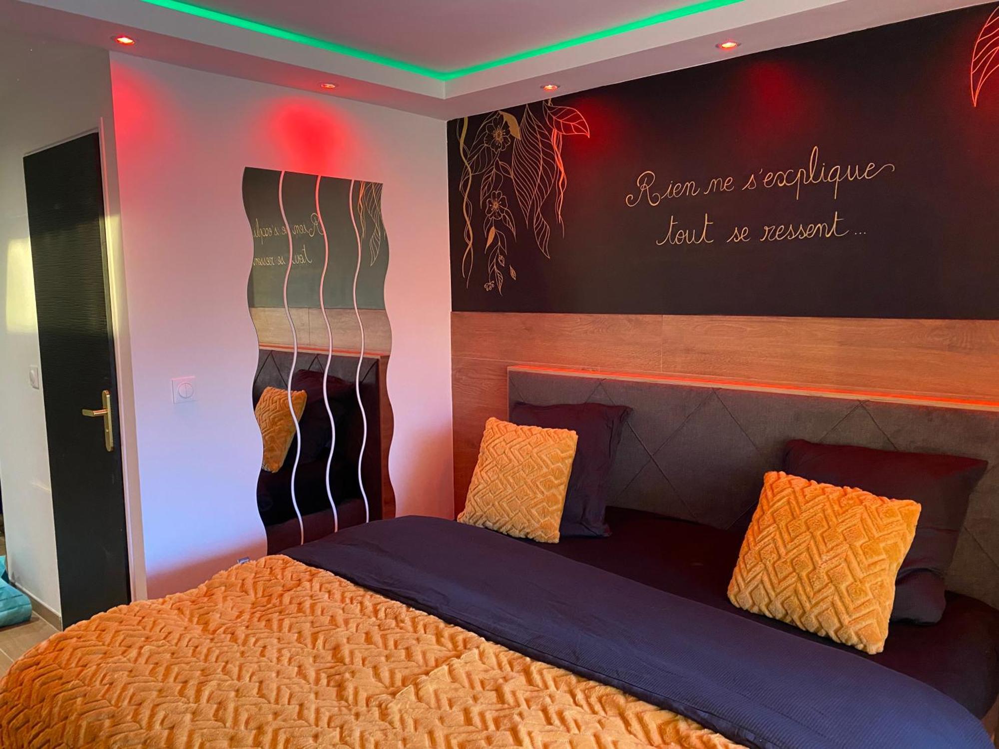 Apartment Loveroom - Spicy - Situee Entre Et Cannes, Alpes Maritimes *